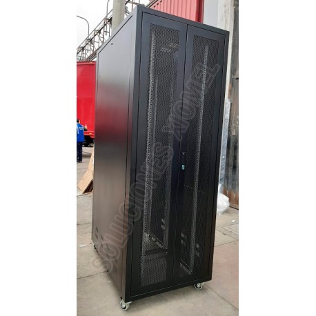 Gabinete de Piso 45RU 2.20 mts altura 0.80 x 1.20 mts de fondo 4 ruedas