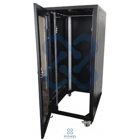 Gabinete de Piso 42RU 2.10 mts altura 0.60 x 1.00 mts de fondo 4 ruedas